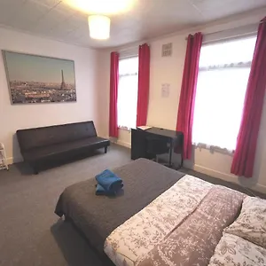3* Pensión Budget