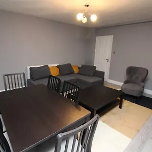 Modern 2 Bed Close To City London