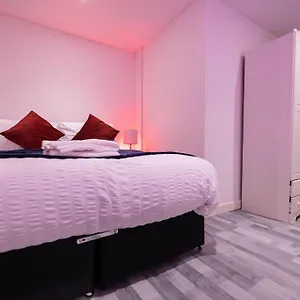 1 Bedroom-sofabed-worktable-4-wifi-parking London