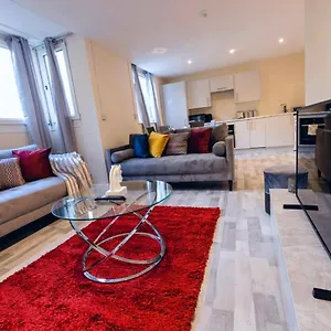 3 Bedroomflat-free Parking-wifi-parking-8people London